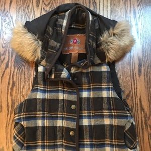 BB Dakota Ladies Vest With Removable Hood
